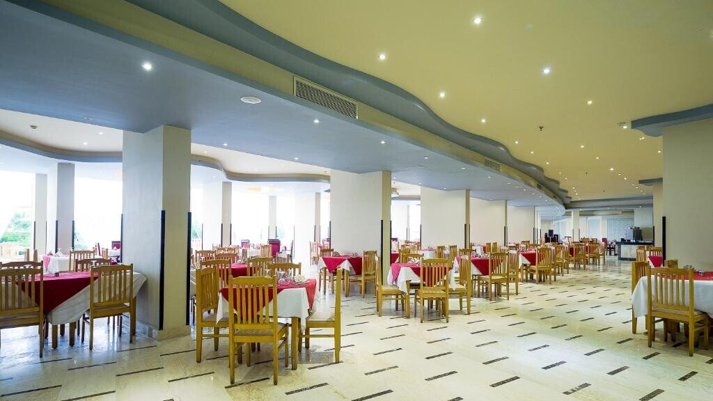 Hawaii Caesar Palace Hotel and Aqua Park